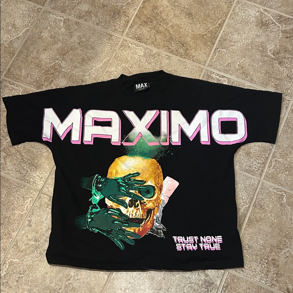 Maximo Graphic T-Shirt in Black